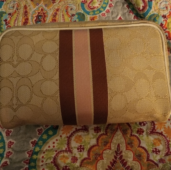 Coach Dempsey Boxy Cosmetic Case 20 inch Signature Jacquard with Stripe and Coac - Picture 5 of 7